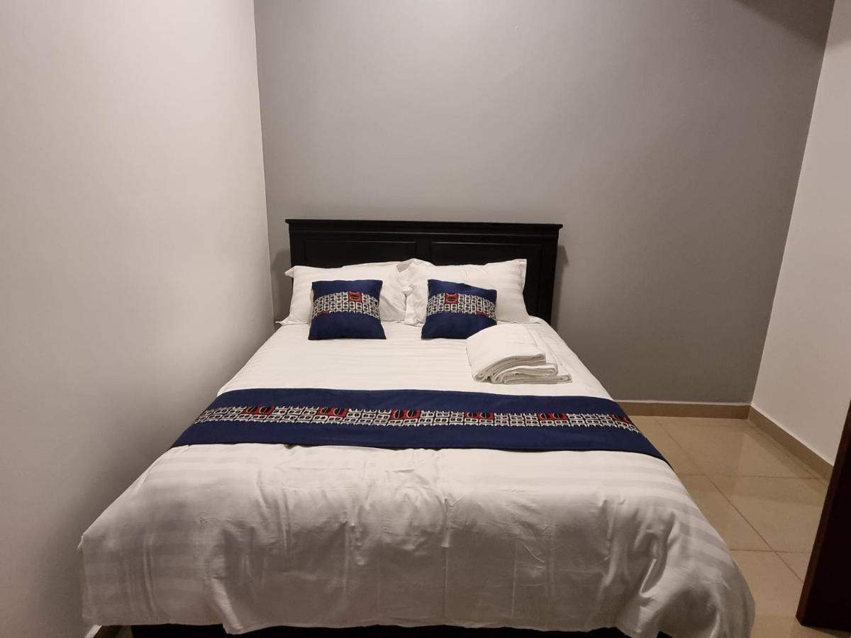 Eika Suites At Acacia 캄팔라 외부 사진
