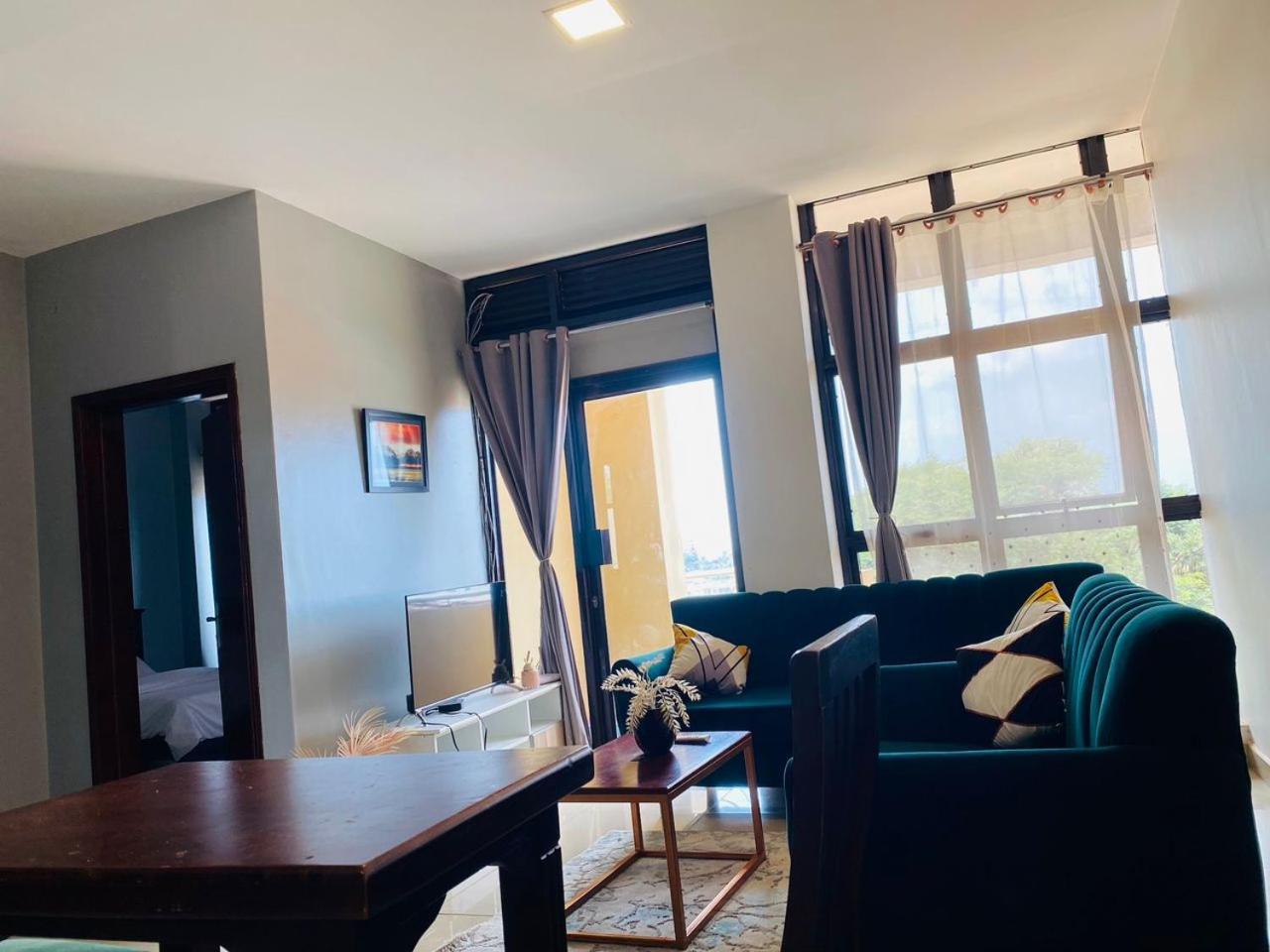 Eika Suites At Acacia 캄팔라 외부 사진